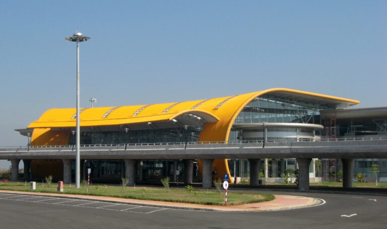 Lien Khuong airport (DLI) to Da Lat
